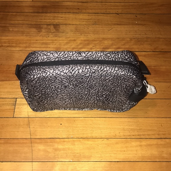 NWT Nike Air Jordan Elephant Print Toiletry Bag